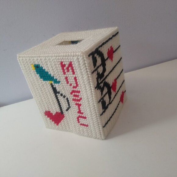 Music themed Tissue Box - crochet style/plastic canvas - Picture 10 of 12